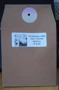 Leuke verrassingszakje met 2 kaarsen